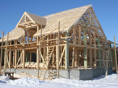 Строительство канадского дома зимой